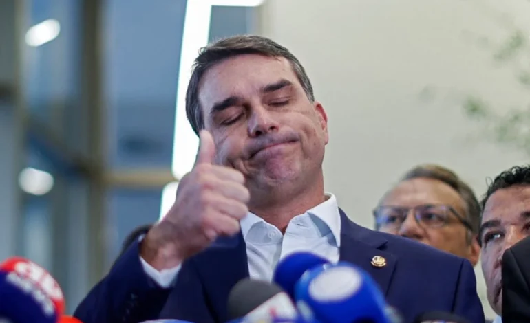 Flávio confirma presença em debate da Band após Lula anunciar participação