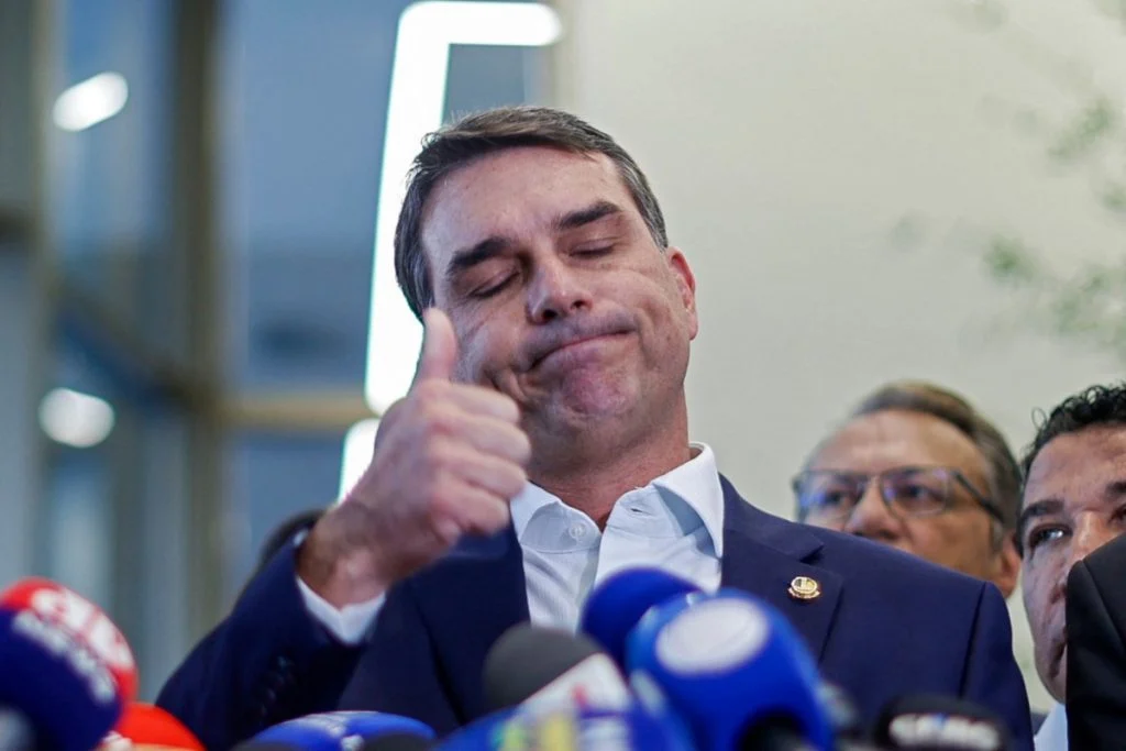Flávio confirma presença em debate da Band após Lula anunciar participação