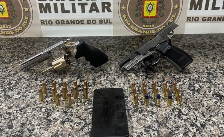 Dois homens são presos por porte irregular de armas de fogo de calibre restrito em Santo Ângelo