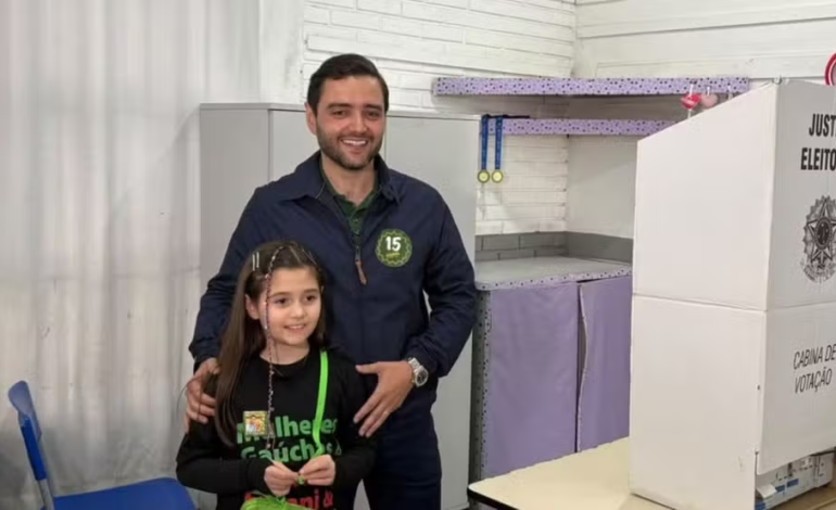 Gabriel Souza vota em Tramandaí