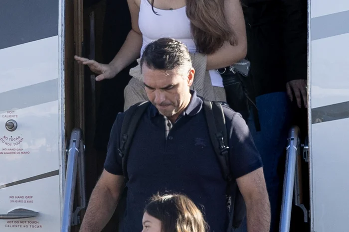 Itamaraty convoca representante da Embaixada da Argentina após saída de Flávio Bolsonaro do Brasil