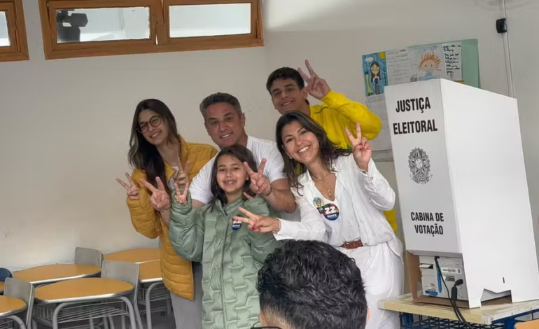 Luciano Zucco vota em Porto Alegre