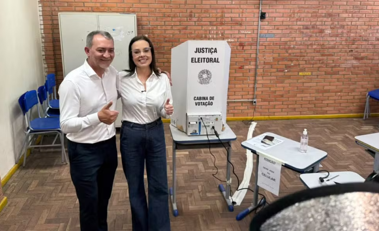 Juliana Brizola vota em Porto Alegre