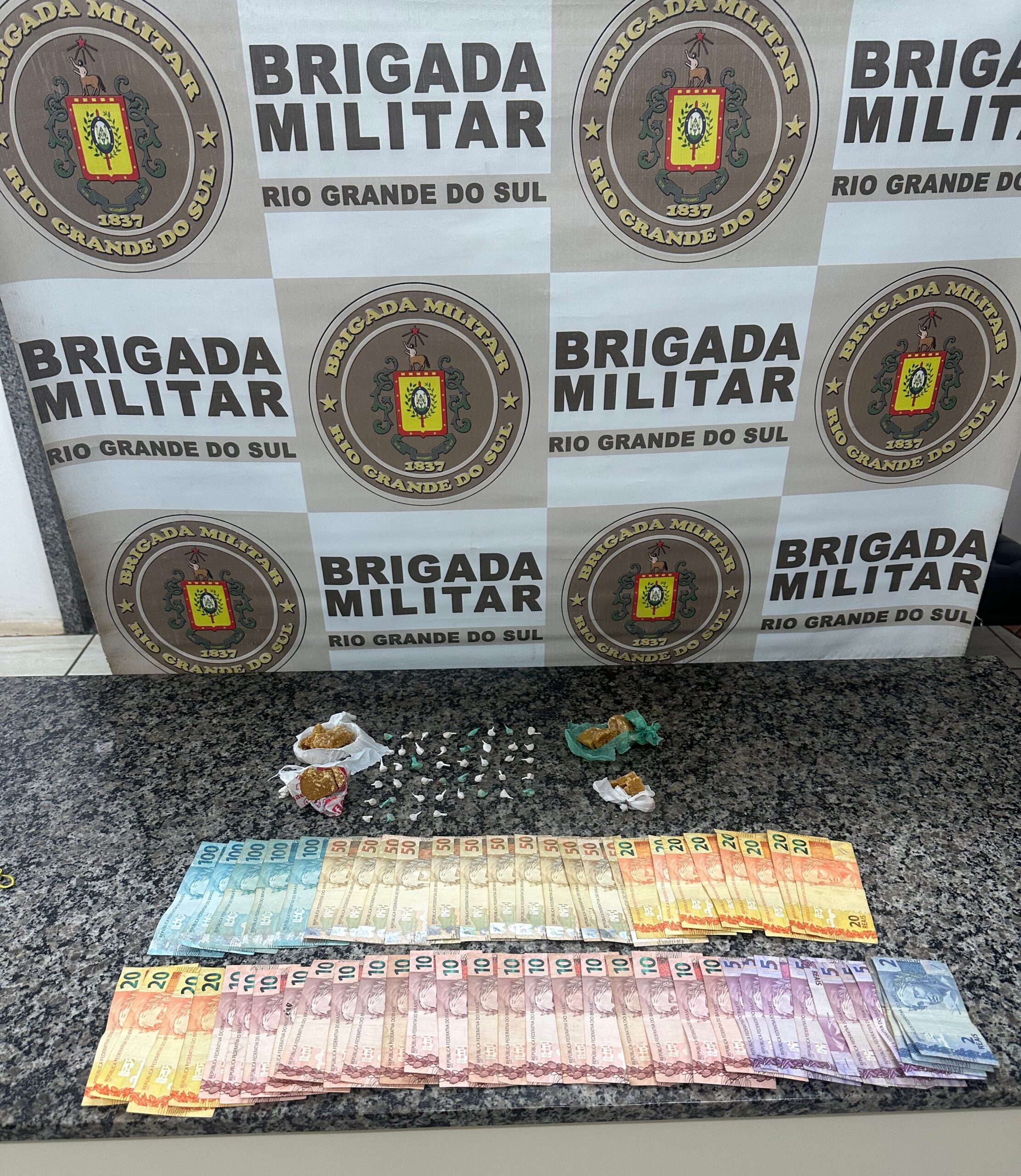 Brigada Militar de Santo Ângelo realiza prisão por tráfico de drogas