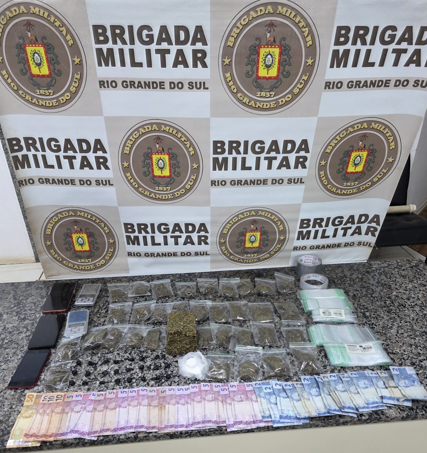 Trio é preso por tráfico de drogas em Santo Ângelo