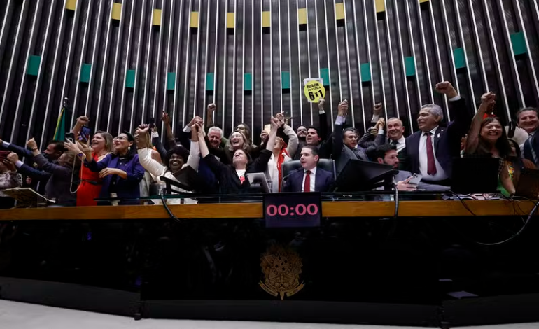 Fim da escala 6×1 é aprovada: entenda a mudança na jornada e os próximos passos para a regulamentação