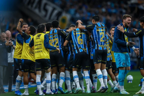 Grêmio vence o Ahtletico-PR e deixa o Z4 do Campeonato Brasileiro