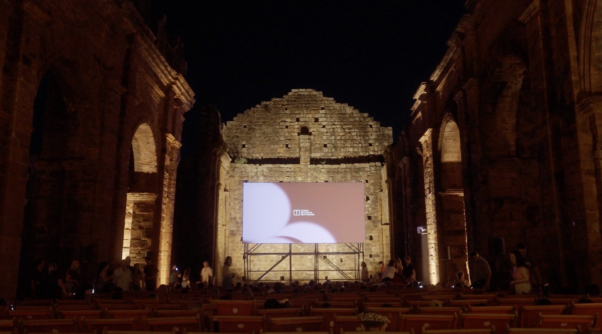 Mostra de Cinema das Missões leva filme “A Missão” para dentro de sítio arqueológico