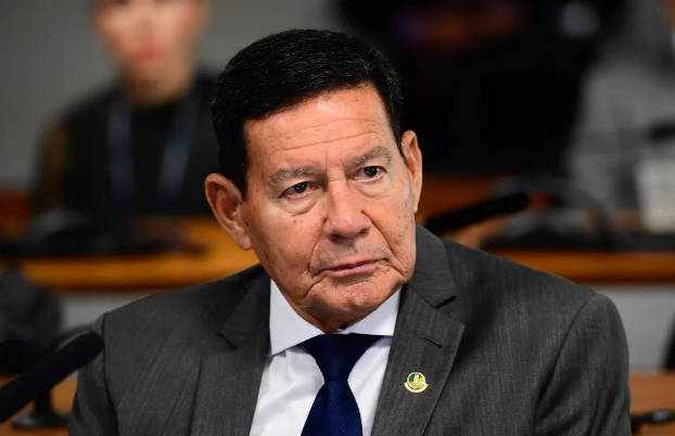Senador eleito no RS Hamilton Mourão é o único a votar contra a PEC do fim da 6×1