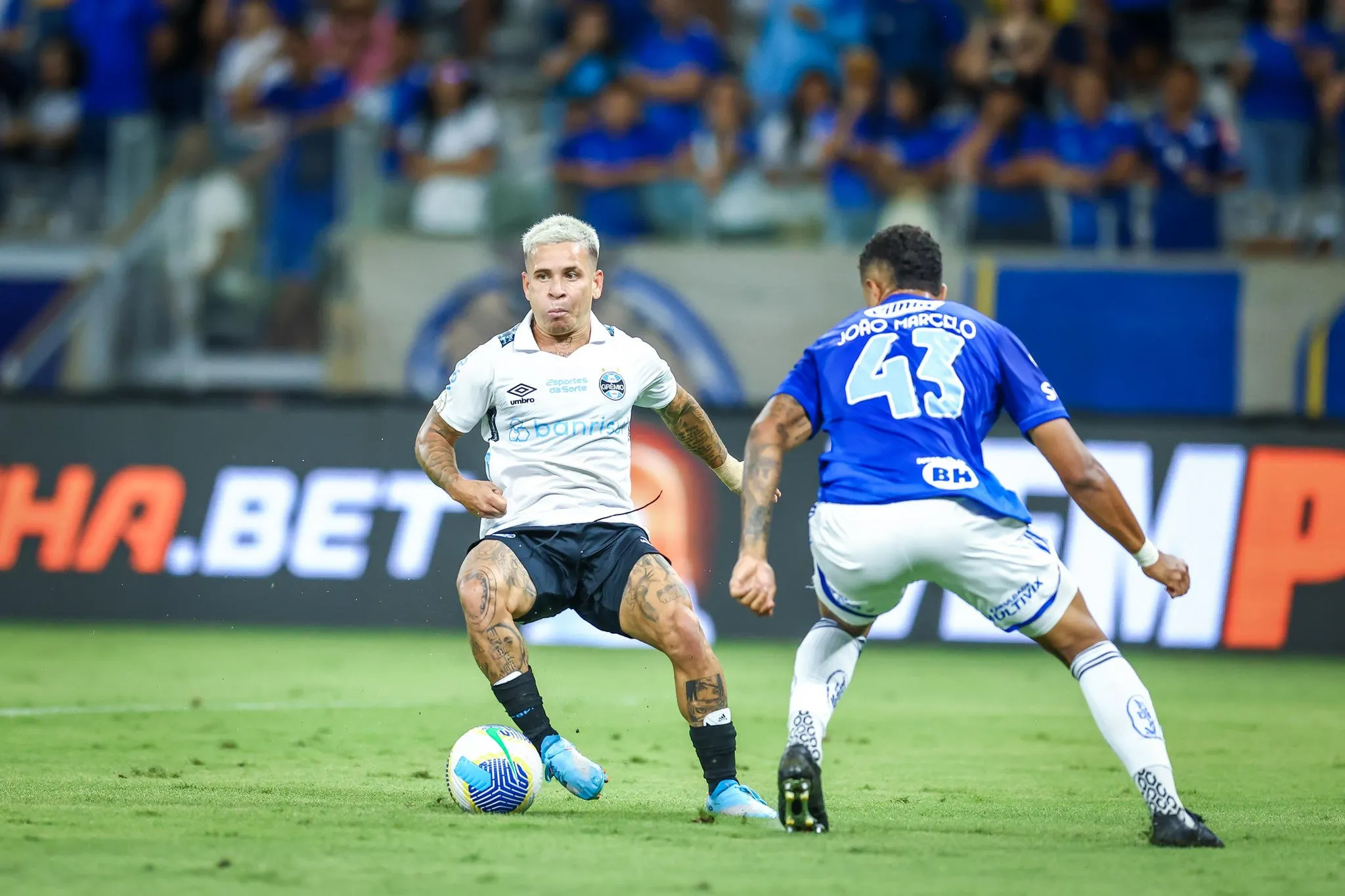 Grêmio empata com o Cruzeiro e fica a três pontos do Z-4 do Brasileirão
