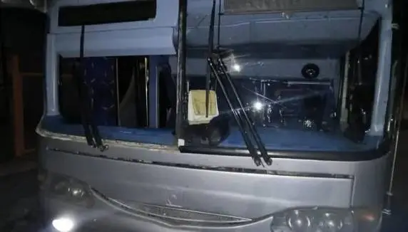 Bandidos armados interceptam ônibus e assaltam passageiros na BR 285 em Panambi
