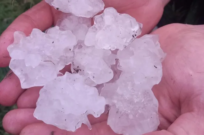 Municípios do RS registram granizo e alagamentos em razão de temporais de domingo