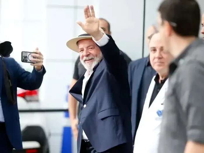Após tomografia, Lula é liberado para voltar a Brasília nesta quinta-feira