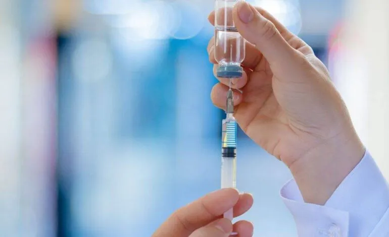 Vacina da gripe passa a ser oferecida para pessoas a partir dos 50 anos e jovens até 18 anos