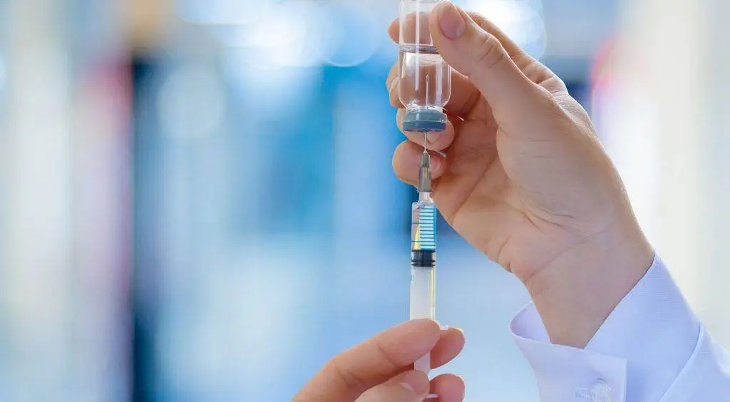 Vacina da gripe passa a ser oferecida para pessoas a partir dos 50 anos e jovens até 18 anos