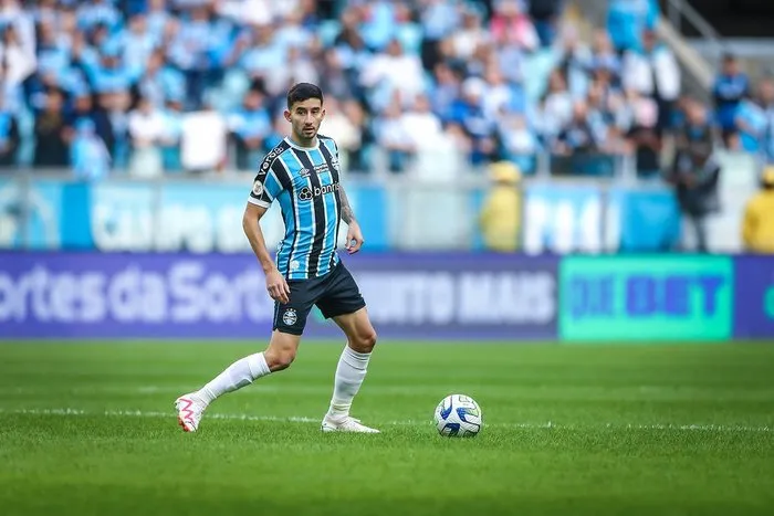 Palmeiras faz investida por volante do Grêmio