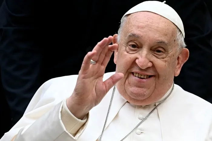 Quadro de saúde de papa Francisco segue estável, informa último boletim médico