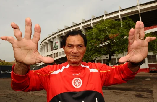Morre ex-goleiro Manga, ídolo do Inter