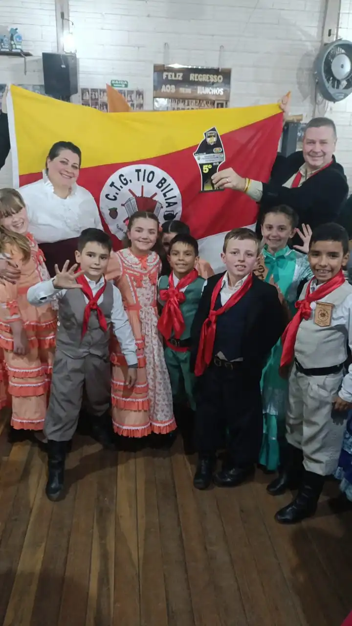 Representantes do CTG Tio Bilia de Santo Ângelo premiados no CIMIART