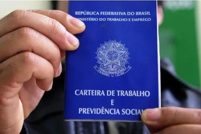 Desemprego recua para 6,2% no trimestre terminado em maio, diz IBGE