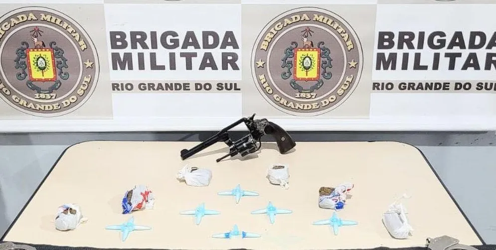 Brigada Militar apreende adolescente com arma e drogas em Ijuí