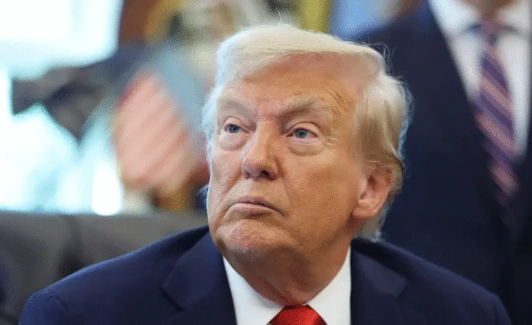 Trump ameaça cancelar licenças de emissoras que criticam seu governo