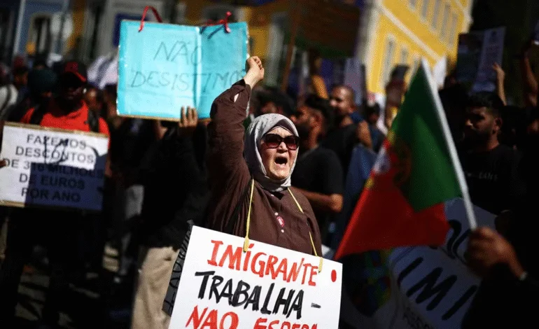 Parlamento de Portugal aprova pacote de leis anti-imigração do governo