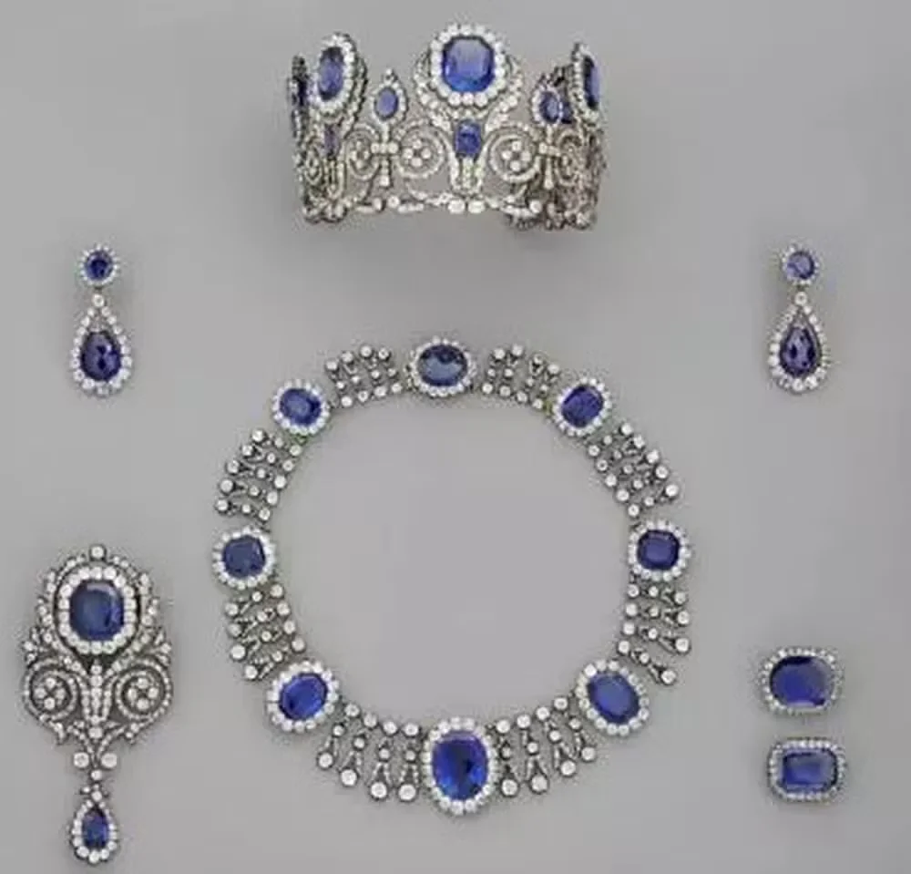 Roubo no Louvre envolve joias que pertenceram à famía imperial do Brasil