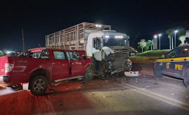 Homem morre em colisão frontal entre caminhonete e caminhão na BR-285 em Ijuí