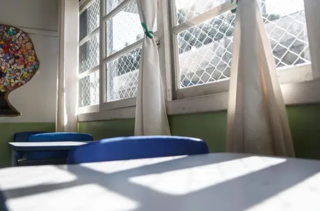 Seduc manterá a regra que permite que alunos passem de ano mesmo reprovando em até quatro disciplinas