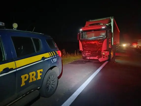 Idoso morre em colisão frontal entre automóvel e caminhão na BR-285, em São Luiz Gonzaga