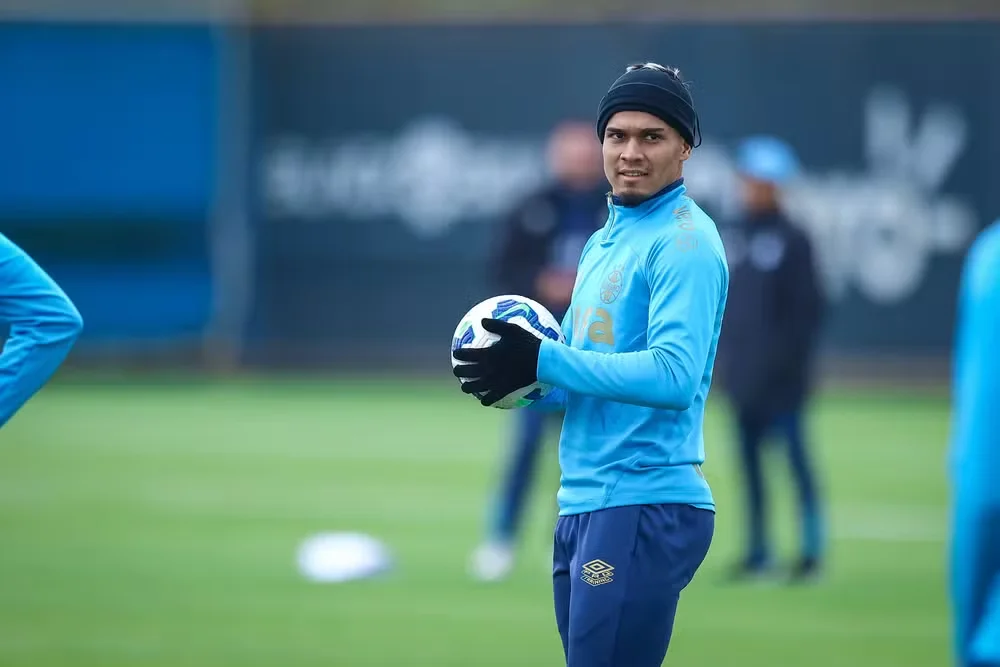 Fifa aplica transfer ban ao Grêmio por dívida não quitada e tricolor está impedido de registrar jogadores