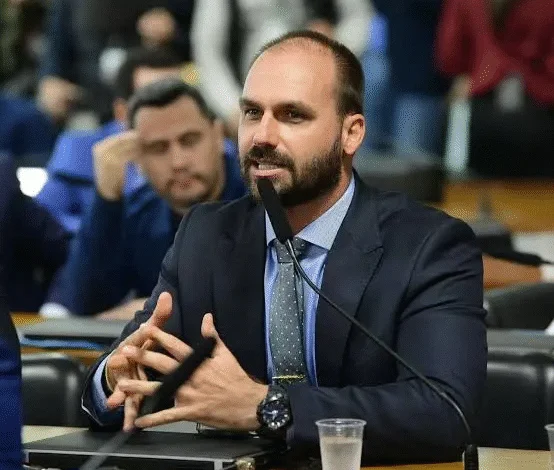 STF tem maioria para tornar Eduardo Bolsonaro réu por tentar coagir STF sobre julgamento do pai