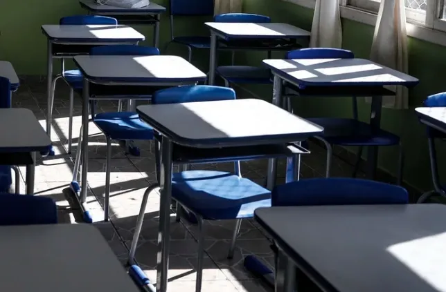 Governo do RS oficializa para 2026 regra que prevê passar de ano alunos reprovados em até quatro disciplinas
