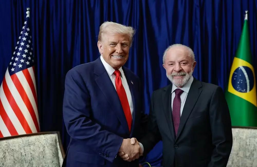 Lula pede avanço rápido na retirada de tarifas dos EUA em telefonema com Trump