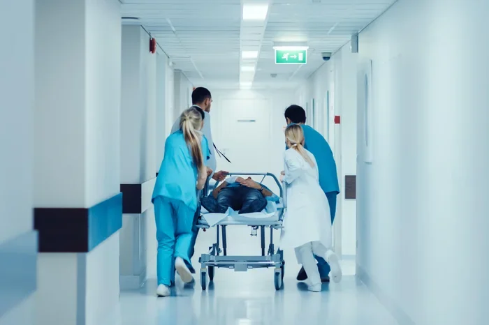 Estudo da Unisinos aponta que frio e menor exposição solar elevam internações por esquizofrenia em Porto Alegre