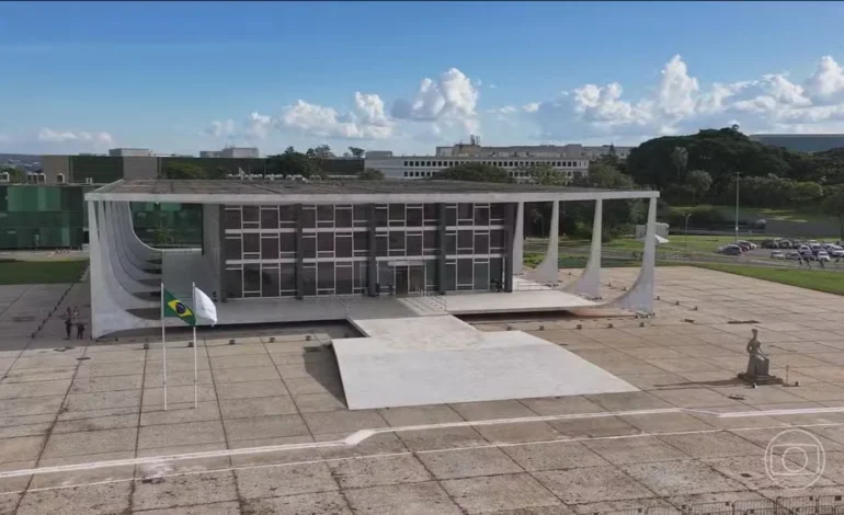 Lula autoriza reajuste de 8% aos servidores do Judiciário, mas veta novos aumentos