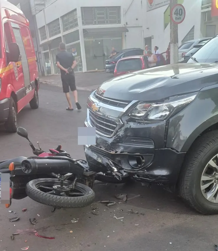 Motociclista tem parte da perna amputada em grave acidente em Ijuí