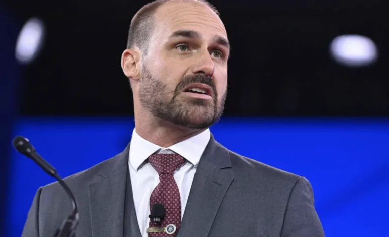 Eduardo Bolsonaro já tem número de faltas para ter mandato de deputado cassado