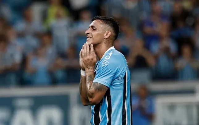Grêmio perde para o Fluminense e se complica na luta por G-8 no Brasileirão