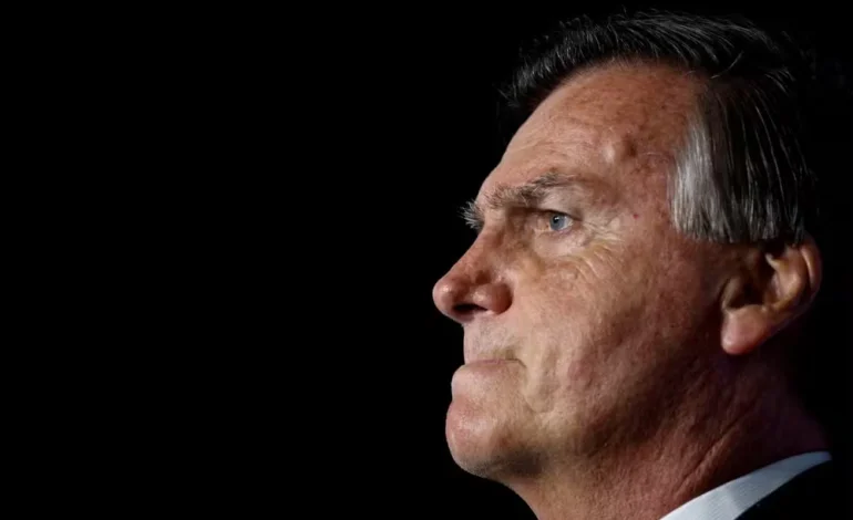 Bolsonaro passa mal após queda na cela e tem traumatismo craniano leve