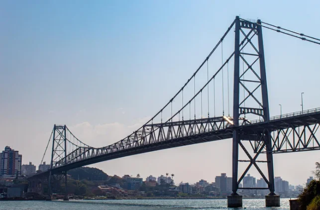 Prefeitura de Florianópolis lança concurso público com salários de até R$ 21 mil