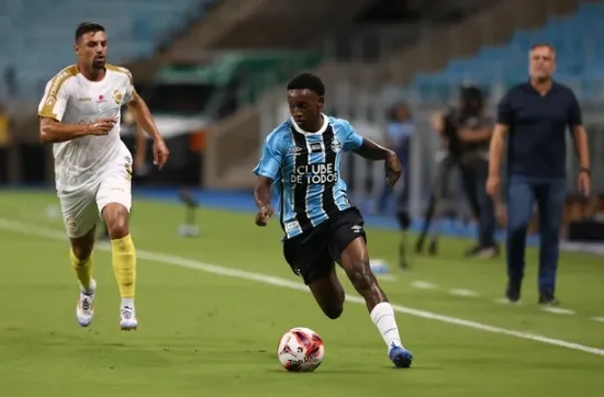 Grêmio leva golaço, é superado pelo São José e perde liderança do Grupo B do Gauchão