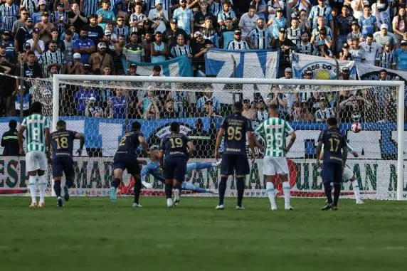 Grêmio vence o Juventude nos pênaltis e avança à final do Gauchão para enfrentar o Inter