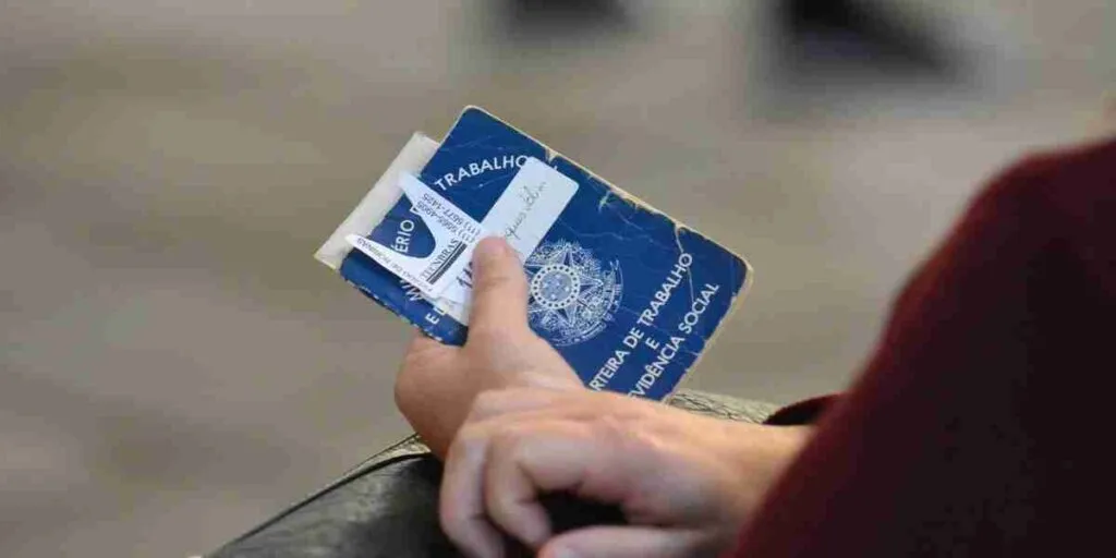 Pesquisa diz que 73% dos brasileiros apoiam fim da escala 6×1