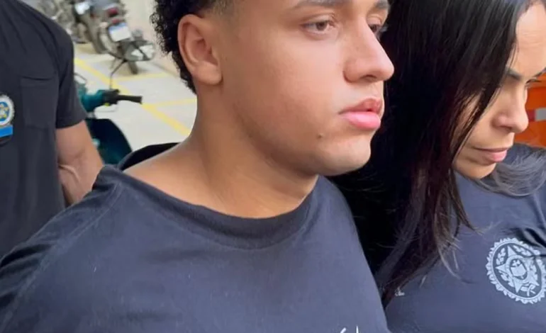 Réu por estupro coletivo em Copacabana se entregou usando camiseta que dizia, em inglês, ‘Não se arrependa de nada’