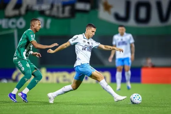 Grêmio empata com a Chapecoense e segue sem vencer fora de casa no Brasileirão