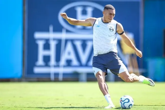 Grêmio recebe Deportivo Riestra para tentar afastar turbulência na temporada