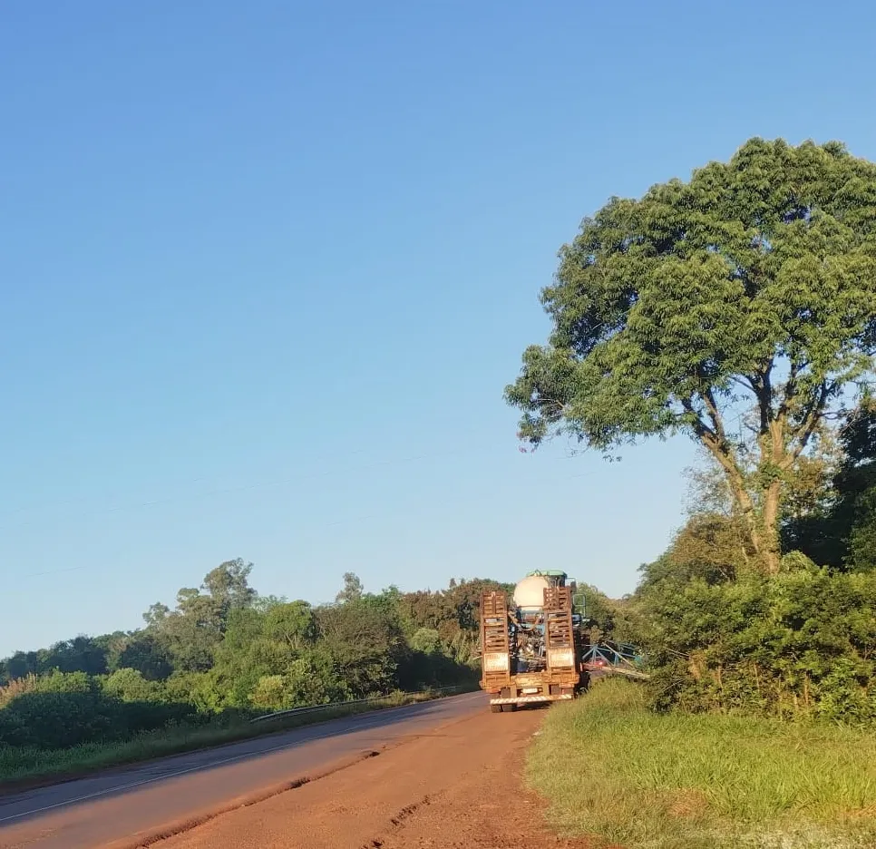 Menino de 13 anos morre após acidente com carreta em Vitória das Missões