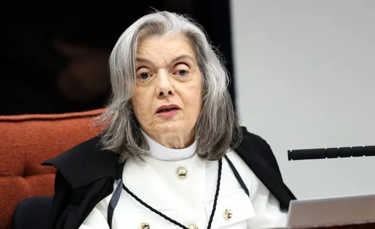 Cármen Lúcia acompanha voto de Moraes para condenar Eduardo Bolsonaro por difamação